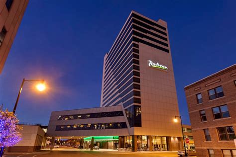 Radisson fargo - With a stay at Radisson Blu Fargo in Fargo (Downtown Fargo), you'll be steps from Fargo Civic Center and 6 minutes by foot from Plains Art Museum. This upscale hotel is 1.4 mi (2.3 km) from North Dakota State University and 2.6 mi (4.2 km) from Fargodome. Show More. We Price Match.